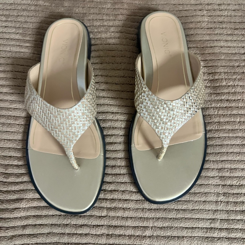 Vionic Women's Woven Gold Sandals